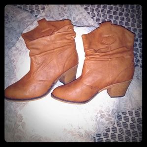 Size 8 brown cowboy style boots